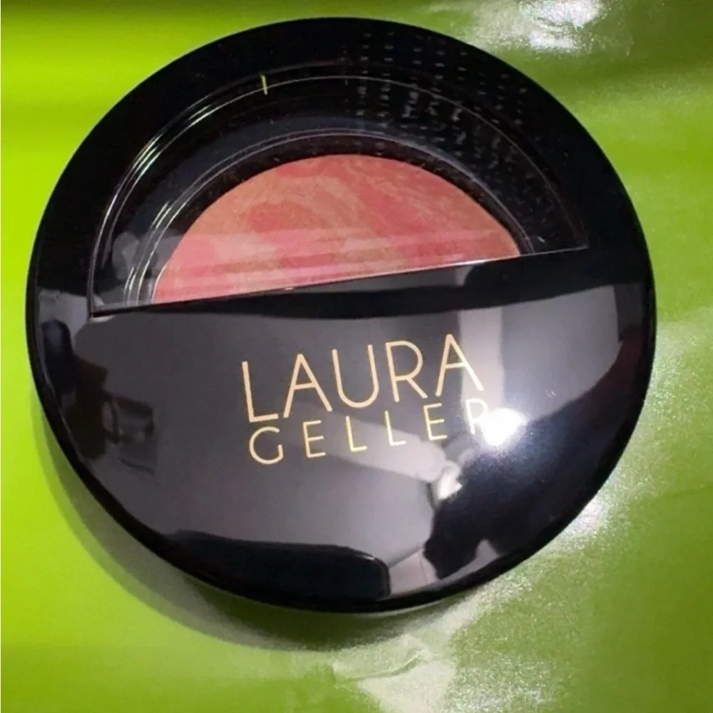 Laura Geller Marbleized Blush in Coral Cove - Picture 2 of 3